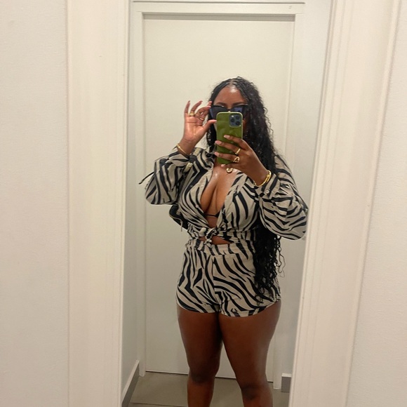 Zebra print two piece set - Picture 2 of 3